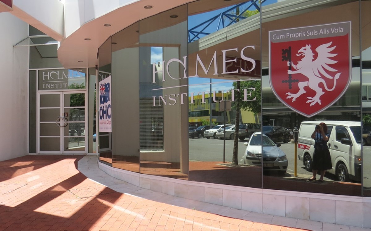 Teaching Business Courses at Holmes Institute